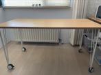Bureau, witte poten verrijdbaar, Huis en Inrichting, Bureaus, Ophalen, Met wielen, Zo goed als nieuw, Bureau