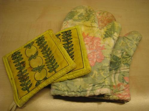 4 ovenwanten : 2 handschoenen en 2 lappen, Huis en Inrichting, Keuken | Textiel, Ophalen of Verzenden