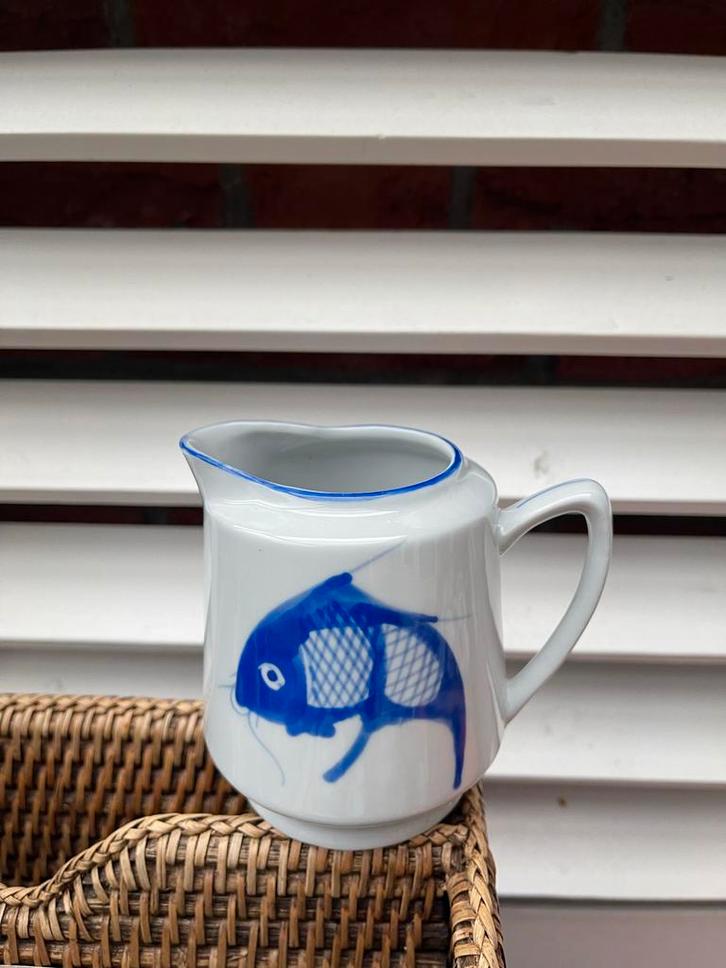 Vintage melkkan met blauwe vis, Huis en Inrichting, Keuken | Servies, Zo goed als nieuw, Overige typen, Overige stijlen, Keramiek