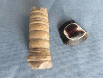 Romeins - glas fragment - ca. 2000 jaar oud - bodemvondst beschikbaar voor biedingen