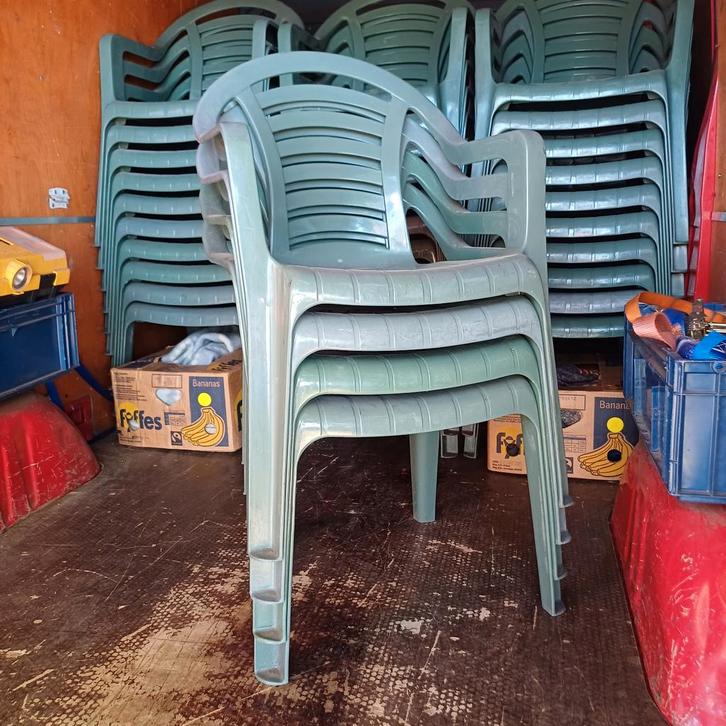 160 x plastic stapelstoelen stackchairs partij stoelen, Huis en Inrichting, Stoelen, Gebruikt, Vijf, Zes of meer stoelen, Bruin