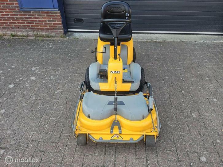 Zitmaaier stiga villa 14 hydro mulch frontmaaier, Tuin en Terras, Zitmaaiers, Zo goed als nieuw, Elektrische starter, Mulchfunctie