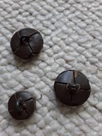 3 Vintage / retro - leder look knoopjes bruin - 2,1/+ 1,5cm, Hobby en Vrije tijd, Naaien en Fournituren, Ophalen of Verzenden