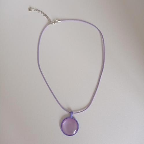 Ketting paars / lila met hanger, Sieraden, Tassen en Uiterlijk, Kettingen, Zo goed als nieuw, Overige materialen, Paars, Met hanger