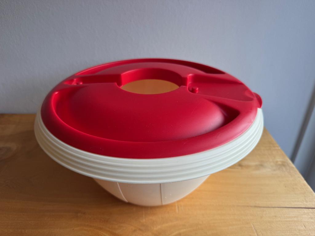 Mengkom met deksel rood/wit, Huis en Inrichting, Keuken | Keukenbenodigdheden, Ophalen of Verzenden, Zo goed als nieuw