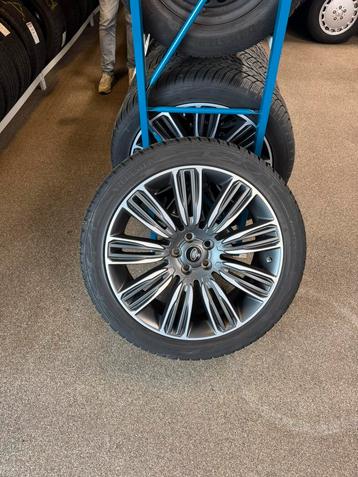 Range Rover (Sport) Velgen 22 inch met Winterbanden beschikbaar voor biedingen