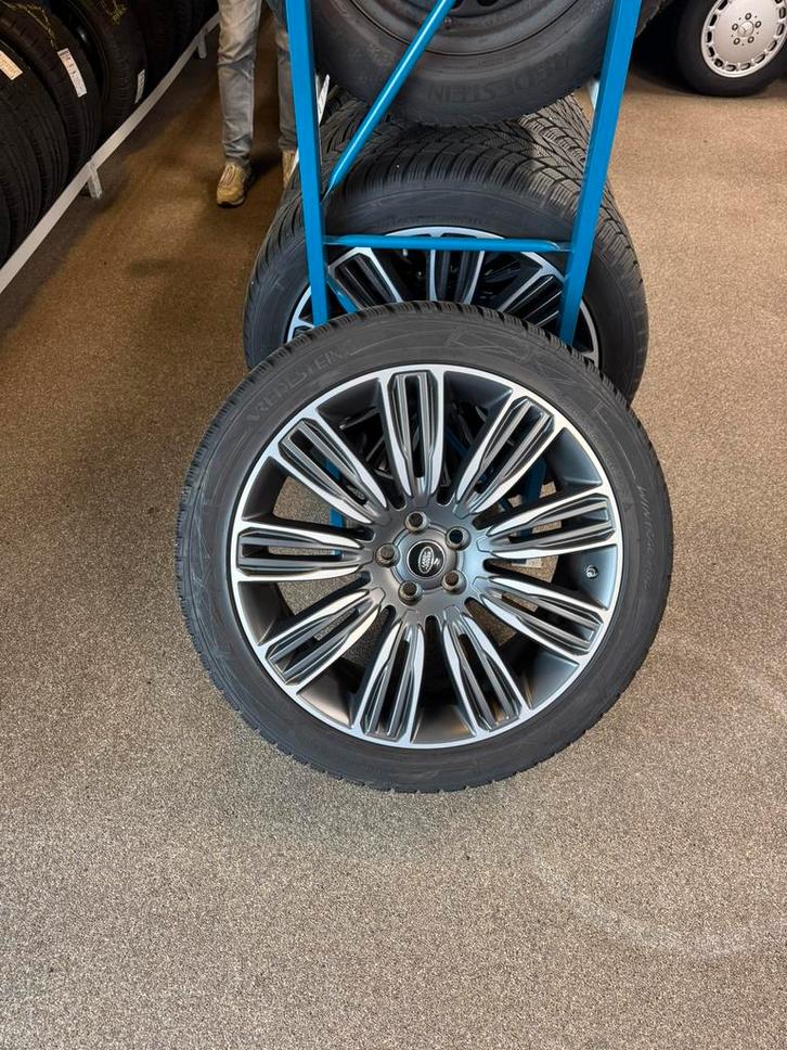 Range Rover (Sport) Velgen 22 inch met Winterbanden, Auto-onderdelen, Banden en Velgen, Velg(en), Winterbanden, Overige maten