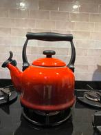 Le Creuset fluitketel. Traditioneel Kersenrood 2.1L, Huis en Inrichting, Keuken | Potten en Pannen, Overige materialen, Gebruikt