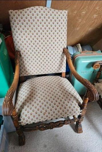 Kasteelstoel, opnieuw authentiek gestoffeerd beschikbaar voor biedingen