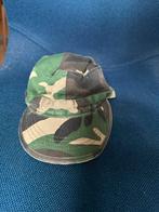Oud camouflage pet, Ophalen of Verzenden, Zo goed als nieuw