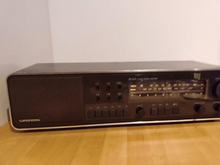 Grundig RF630 Retro radio vintage tafelradio, Audio, Tv en Foto, Radio's, Zo goed als nieuw, Radio, Ophalen of Verzenden