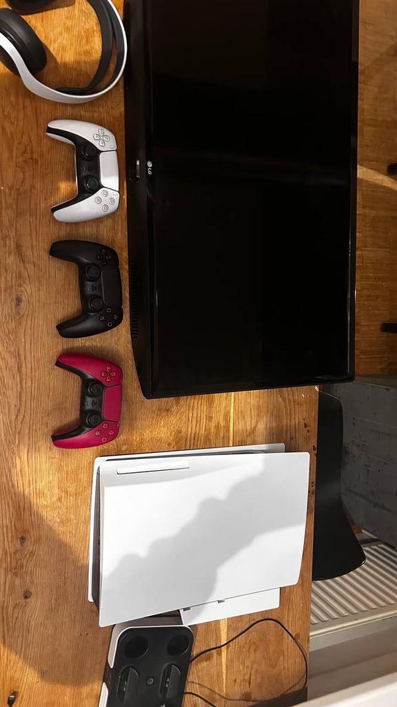 PS5 Compleet Pakket + TV - Snelle Verkoop!, Spelcomputers en Games, Spelcomputers | Sony PlayStation 5, Gebruikt, Playstation 5