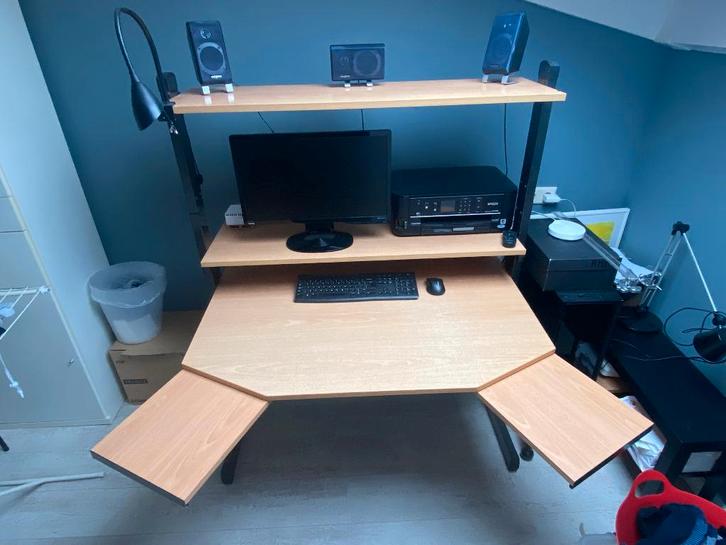 computer desktop bureau Ikea, Huis en Inrichting, Bureaus, Gebruikt, Bureau, In hoogte verstelbaar, Ophalen