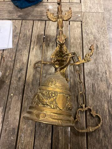 Antieke bronzen bel met adelaar beschikbaar voor biedingen