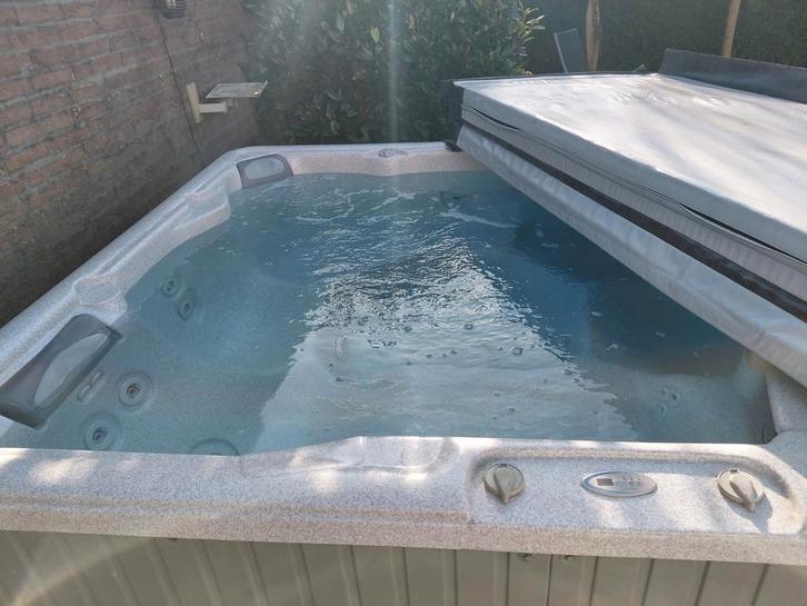 JACUZZI HOTSPRING HOTSPOT MALLORCA 213X213, Tuin en Terras, Bubbelbaden en Hottubs, Gebruikt, Ophalen