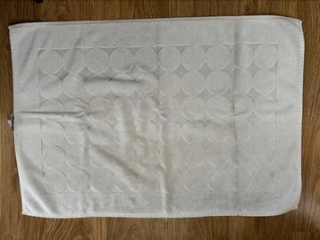 Witte badmat 87x59 beschikbaar voor biedingen
