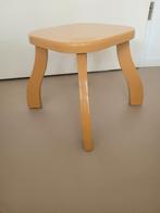 Vintage; Laag oker geel stabiel krukje; 26 x 27.5 cm h, Ophalen, Gebruikt