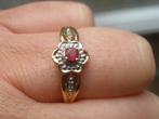 Gouden Bloem Ring met Robijn uit Zeeuwse boedel 375, 18 tot 19, Ophalen of Verzenden, Zo goed als nieuw, Met edelsteen