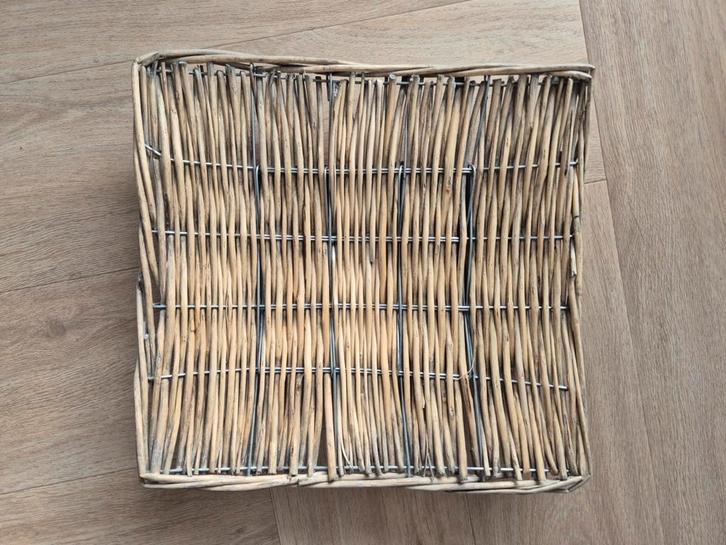Decoratieve rotan schaal vierkant, Huis en Inrichting, Woonaccessoires | Schalen en Manden, Zo goed als nieuw, Rond, Ophalen of Verzenden