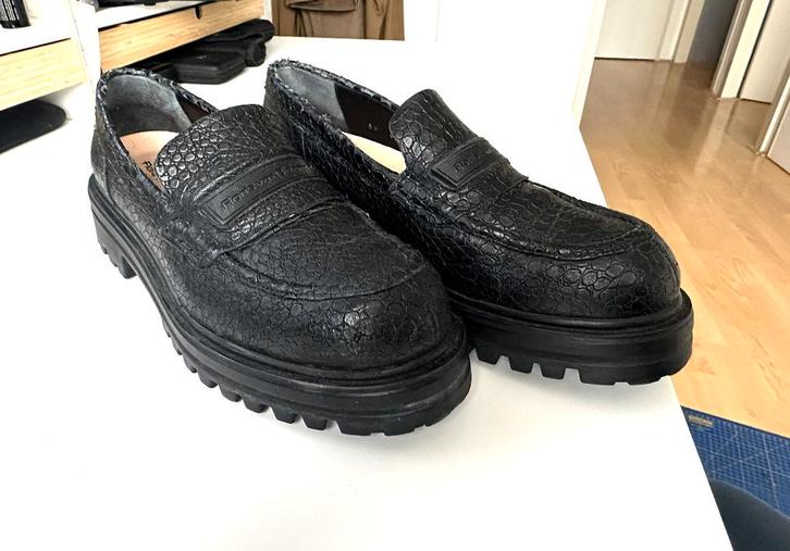 Zwart leren instappers schoenen 39  Floris van Bommel schoen, Kleding | Dames, Schoenen, Gedragen, Instappers, Zwart, Ophalen of Verzenden