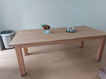 Houten eettafel 210x100 beschikbaar voor biedingen