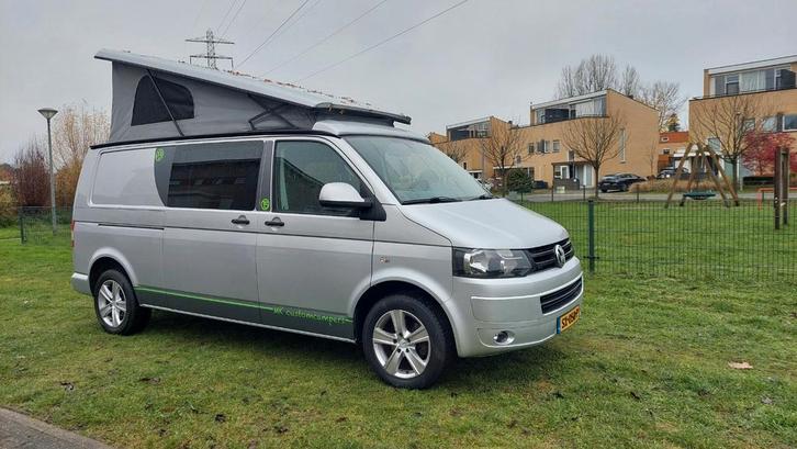 VW T5 MET ORIGINELE MK CUSTUMCAMPERS INBOUW EN SLAAPHEFDAK, Caravans en Kamperen, Campers, Bedrijf, tot en met 4, Buscamper of Camperbus