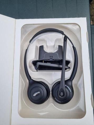 Plantonic draadloze headset met cradle beschikbaar voor biedingen