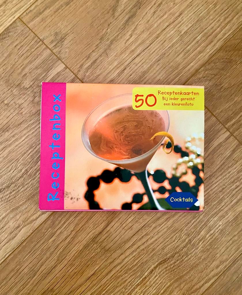 Receptenbox Cocktails met 50 receptenkaarten, Ophalen of Verzenden, Gelezen, Overige typen