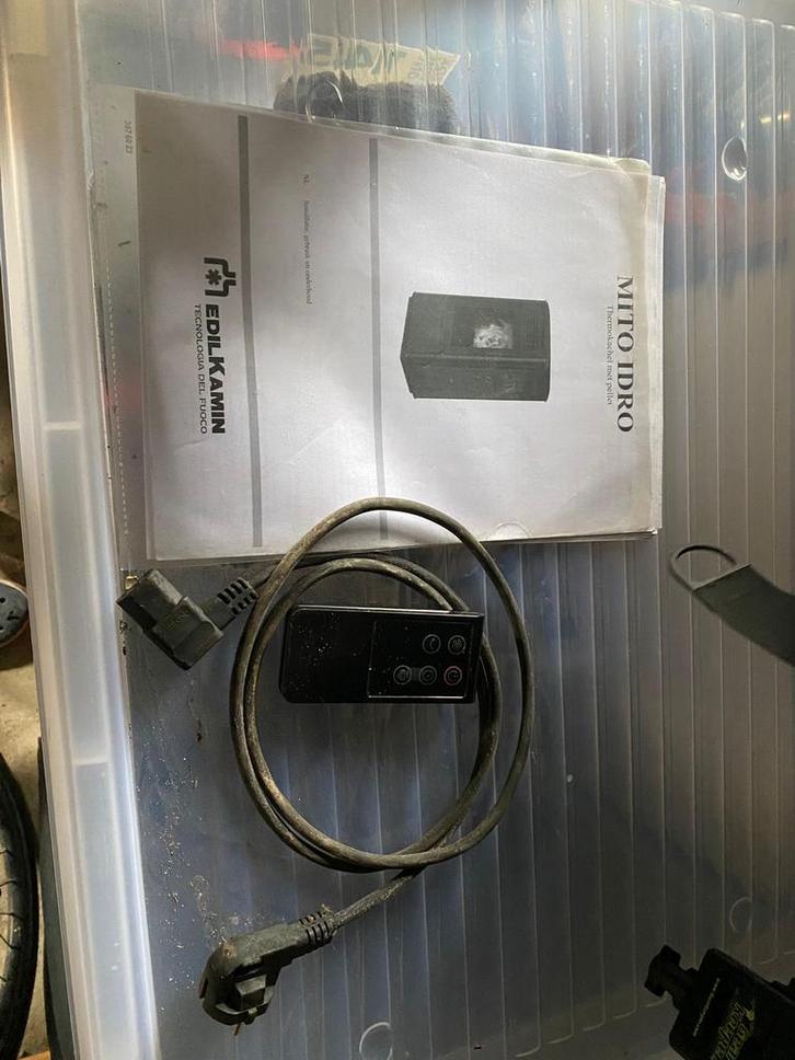 Edilkamin Mito Idro Pelletkachel - Radiator Aansluiting, Huis en Inrichting, Kachels, Gebruikt, Vrijstaand, Pelletkachel, Hout
