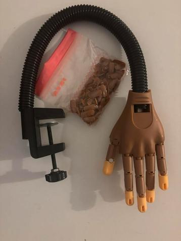 Professionele oefenhand nagels beschikbaar voor biedingen