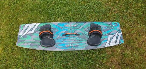 Naish Dub kiteboard 134 x 42 Incl binding, Watersport en Boten, Kitesurfen, Gebruikt, Twintip, Ophalen of Verzenden