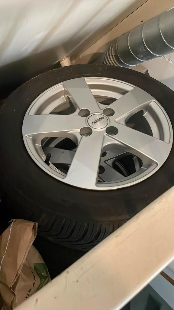 Set winterbanden met velg 15 inch, Auto diversen, Auto-accessoires, Zo goed als nieuw, Ophalen