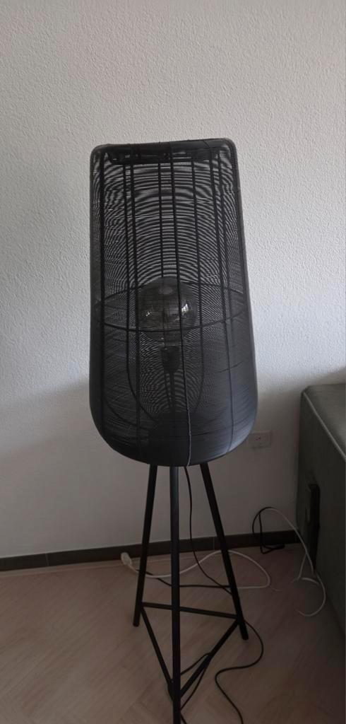 Vloerlamp Barzio - Mat Zwart Design, Huis en Inrichting, Lampen | Vloerlampen, Nieuw, 100 tot 150 cm, Metaal, Ophalen
