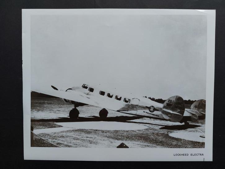 Foto van een Lockheed Electra van Delta Air Lines (F1017), Verzamelen, Luchtvaart en Vliegtuigspotten, Gebruikt, Kaart, Foto of Prent