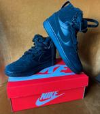 Nieuw in doos maat 30 nike sneakers court borough mid 2, Jongen of Meisje, Schoenen, Nieuw, Ophalen of Verzenden