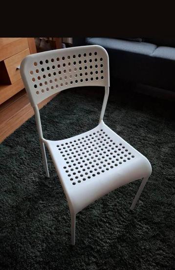 Adde witte stoel IKEA beschikbaar voor biedingen
