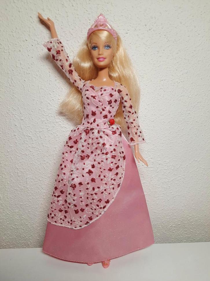 Barbie Pop Assepoester/Cinderella, Kinderen en Baby's, Speelgoed | Poppen, Zo goed als nieuw, Barbie, Ophalen of Verzenden