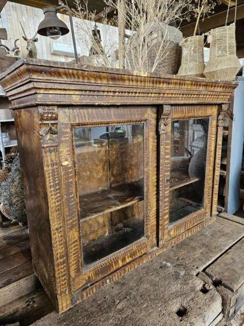 oude vitrinekast ``WOONWINKEL RUSTIEK``, Antiek en Kunst, Curiosa en Brocante, Ophalen