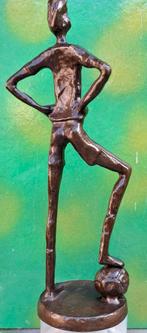 Voetballer. Bronzen sculptuur.  Geabstraheerd.  21 cm., Ophalen, Zo goed als nieuw, Mens