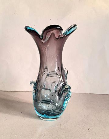 Jan Beránek handgemaakt sommerso vaasje. Aqua/amethist.1950. beschikbaar voor biedingen