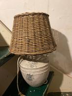 Unieke vintage lamp met rieten kap, Huis en Inrichting, Lampen | Vloerlampen, Ophalen, Gebruikt, Hout, Minder dan 100 cm
