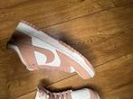 Nike Dunk Low Roze - Zo goed als nieuw!, Kleding | Dames, Schoenen, Ophalen of Verzenden, Zo goed als nieuw, Roze, Sneakers of Gympen