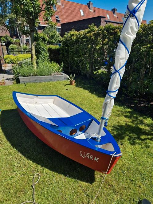 Leuk zeilbootje te koop met Optimist tuig, Watersport en Boten, Zeilen en Zeiltoebehoren, Gebruikt, Toebehoren, Minder dan 15 m²