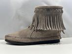 Minnetonka, maat 38 duurzame grijs bruine laarsjes, Verzenden, Lage of Enkellaarzen, Zo goed als nieuw, Minnetonka