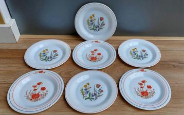 7 Arcopal ontbijtborden met wilde bloemen Vintage beschikbaar voor biedingen