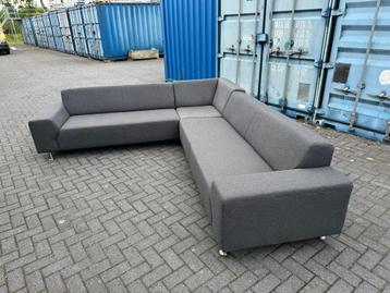 Prachtige, grote Montel hoekbank grijs. Als nieuw. beschikbaar voor biedingen