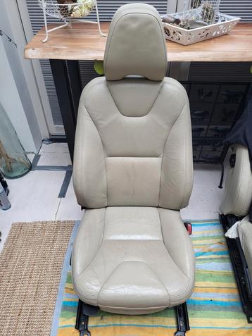 Rechterstoel Volvo XC60 2009 beige beschikbaar voor biedingen