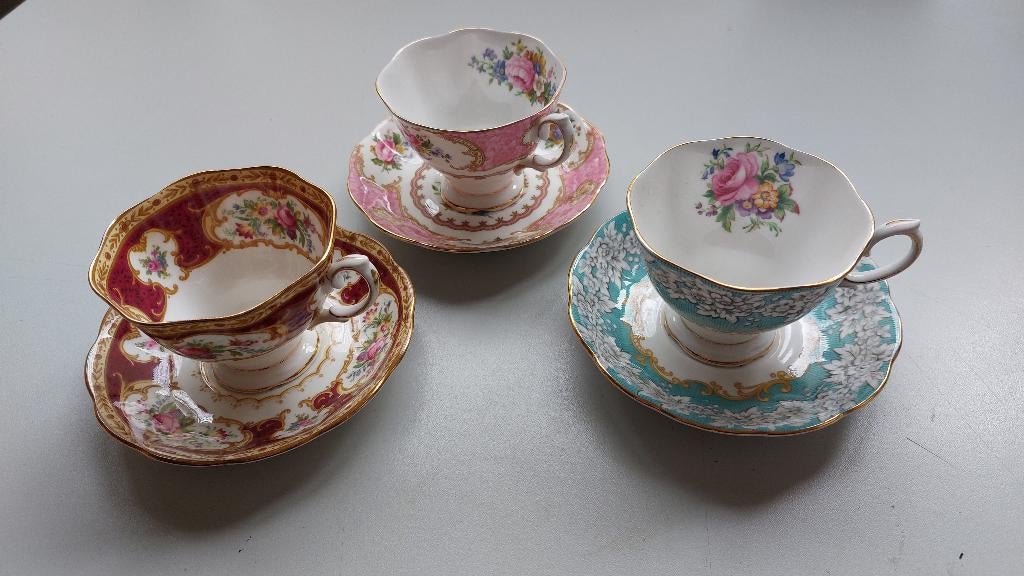 Royal Albert Lady Hamilton – 3x Kop & Schotel – Bone China, Antiek en Kunst, Antiek | Servies los, Ophalen of Verzenden