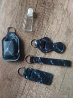 5 delige set nieuwe sleutel hangers met houder en flesje, Ophalen of Verzenden, Nieuw