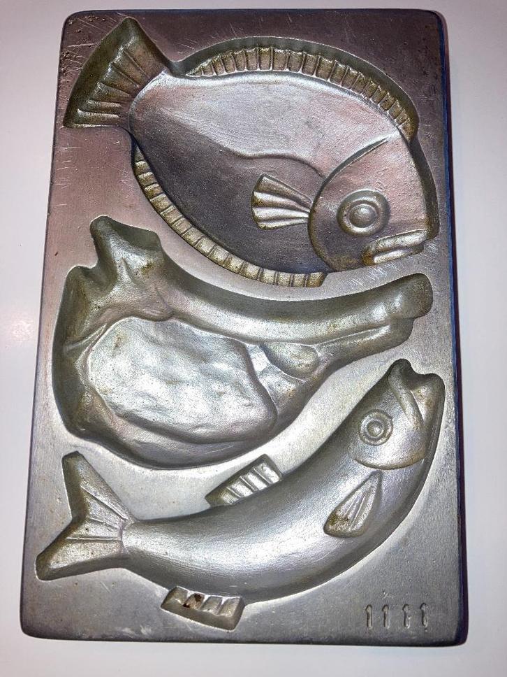 Vorm Marsepein Vissen Aluminium gemerkt 1111, Antiek en Kunst, Curiosa en Brocante, Verzenden